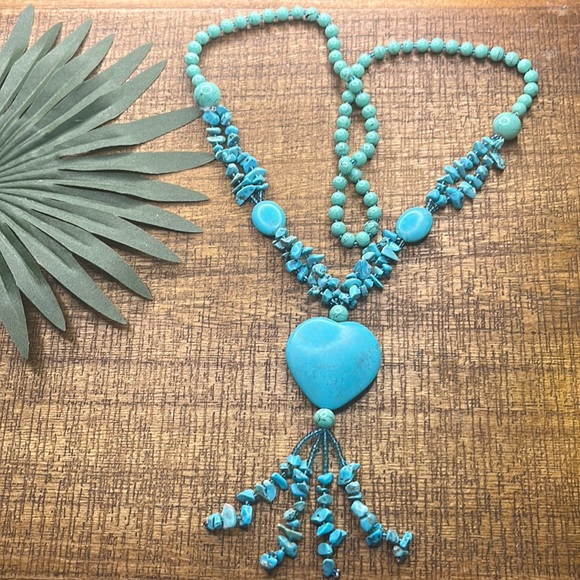 18 inch Vintage Turquoise Howlite Beaded Heart Necklace - Picture 1 of 6